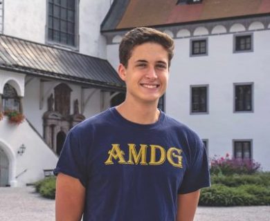 Student in AMDG shirt in Kartause