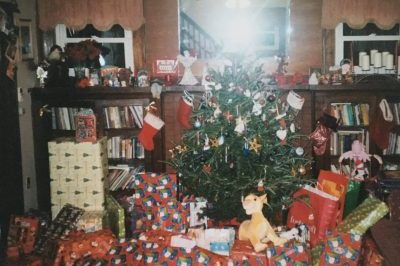 admin-ajax – 2019-05-17T134027.424 Presents under christmas tree
